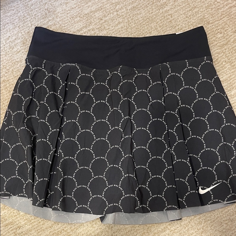 Nike Women's Black and White Patterned Skirt